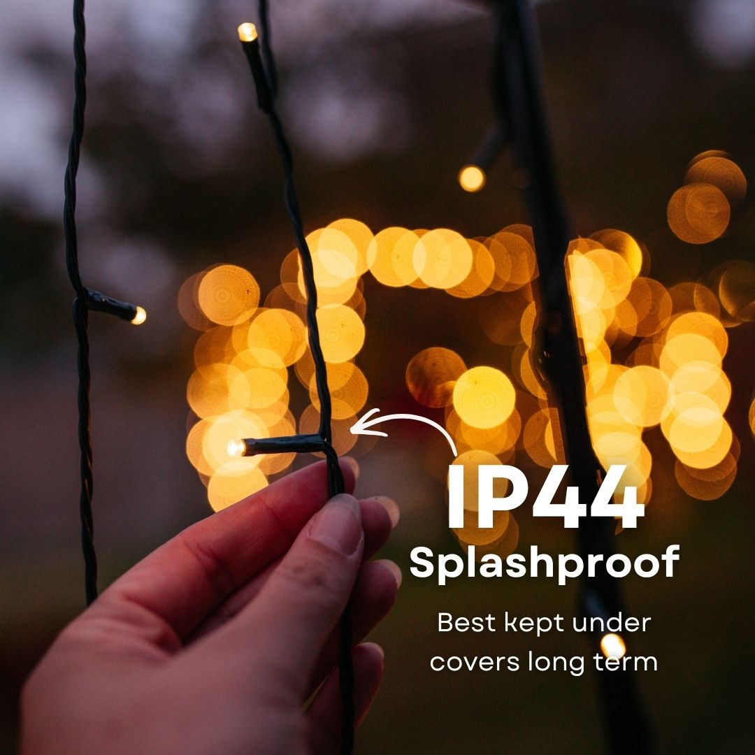 Picture showcasing the IP44 Splashproof feature of the Solar Fairy Lights.