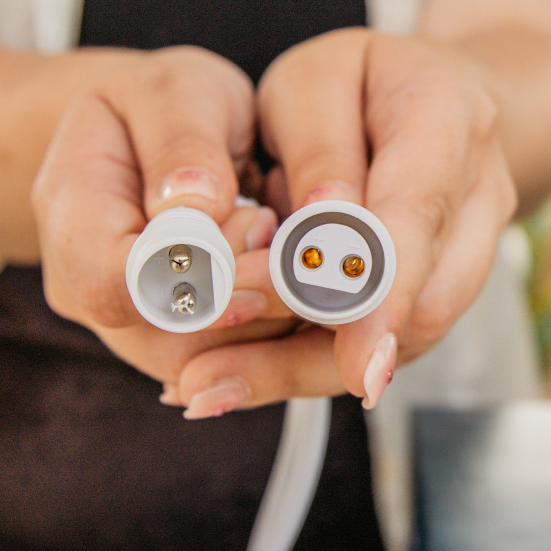 Close-up of the weatherproof plug and socket connectors on the Festoon 4m Heavy-Duty Extension
