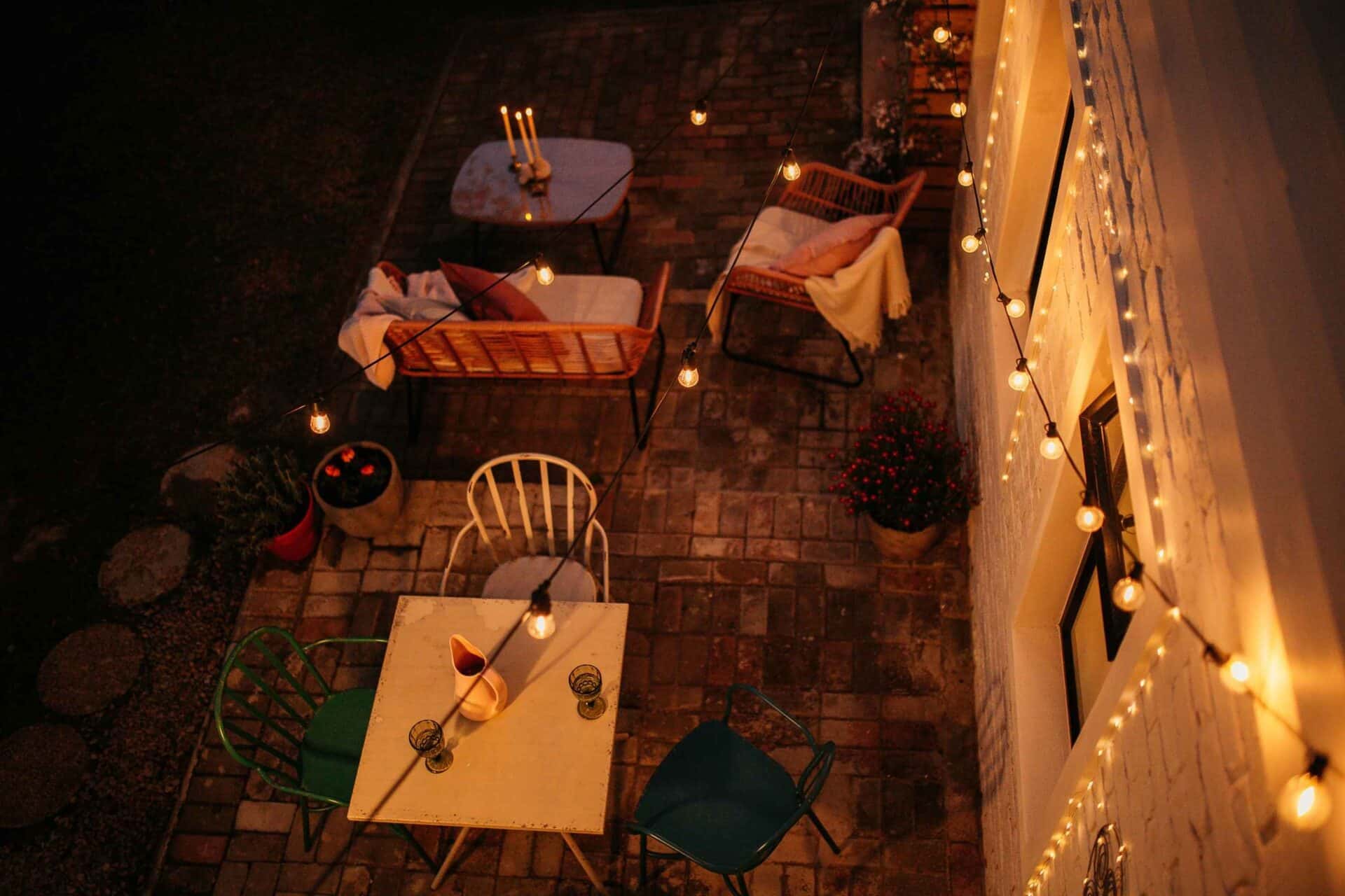 10m solar-powered warm white string lights with 25 LED bulbs for outdoor use in South Africa, perfect for gardens, patios, and load shedding lighting.