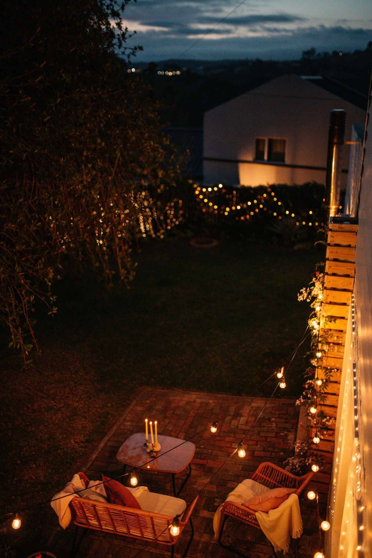 10m solar-powered warm white string lights with 25 LED bulbs for outdoor use in South Africa, perfect for gardens, patios, and load shedding lighting.