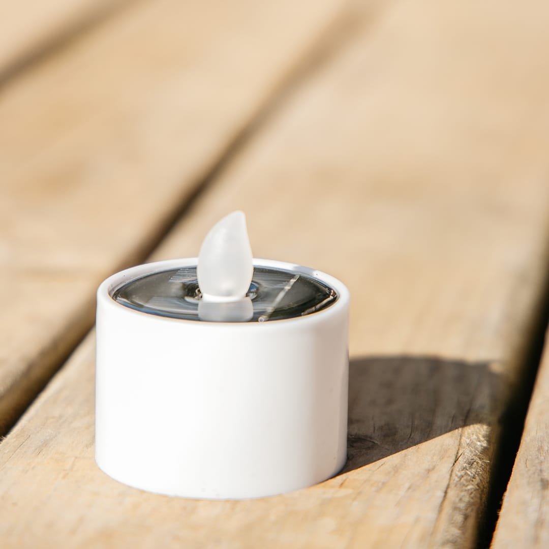 Six-pack of Weatherproof solar tea light candles