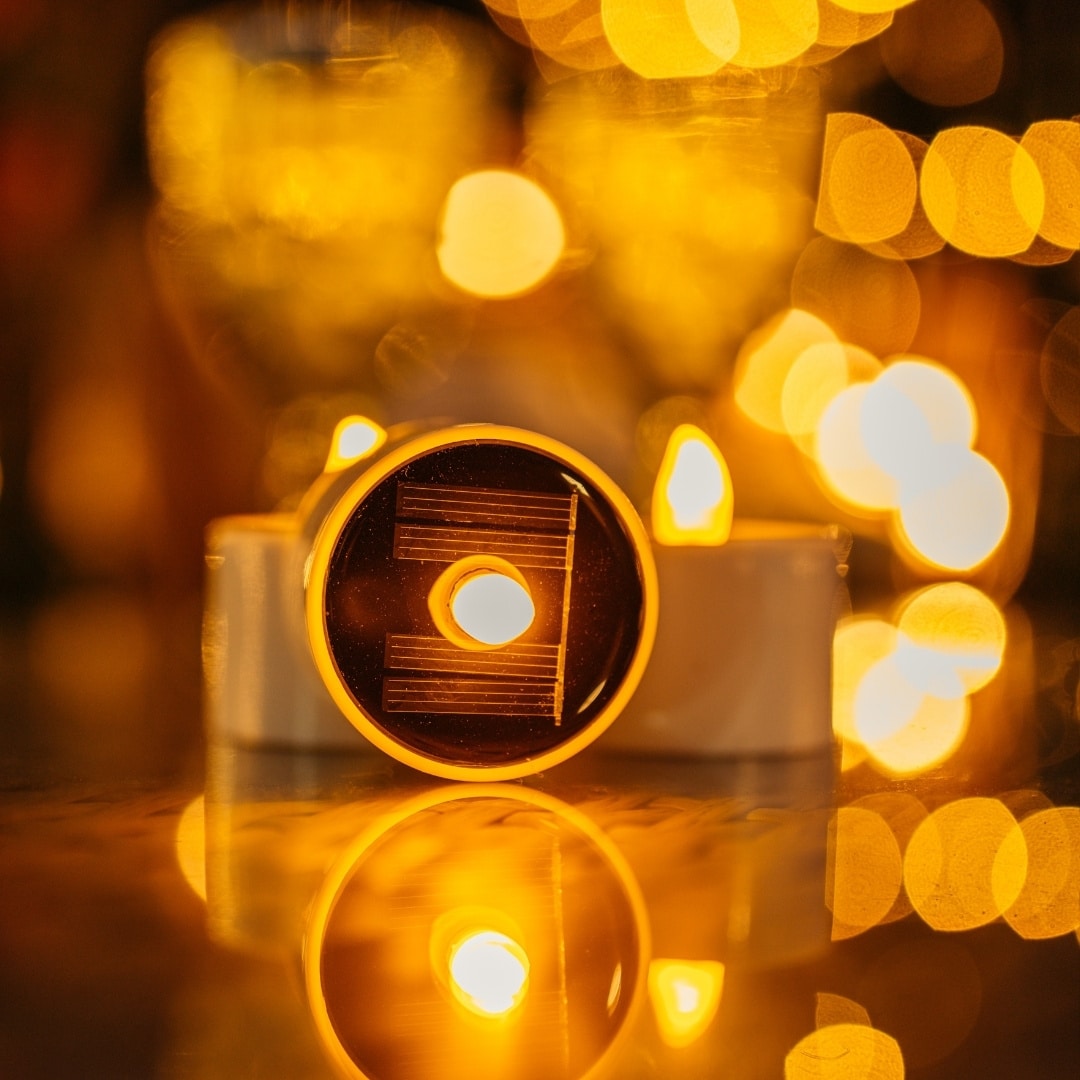 Six-pack of Weatherproof solar tea light candles