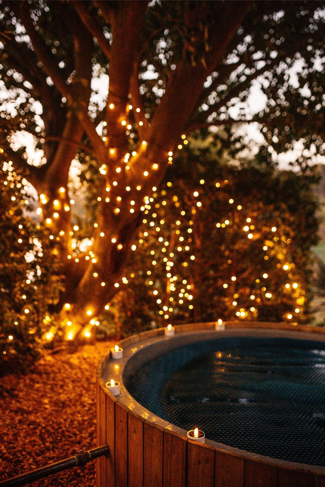 Six-pack of Weatherproof solar tea light candles